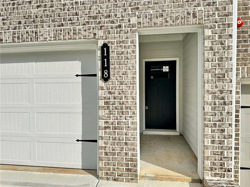 4 bed, 2.5 bath, 1872 sqft, $2,975 — Photo 2