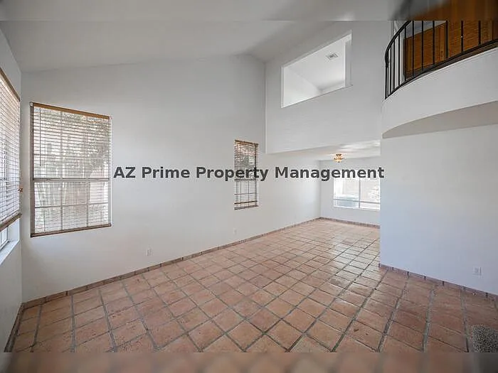 489 W Carmen St — Photo 5
