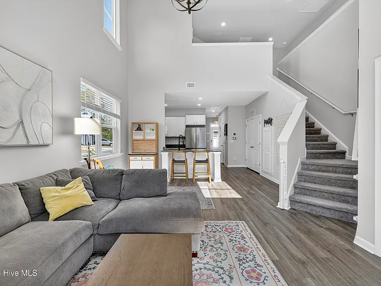 3647 Roseblossom Dr — Photo 14