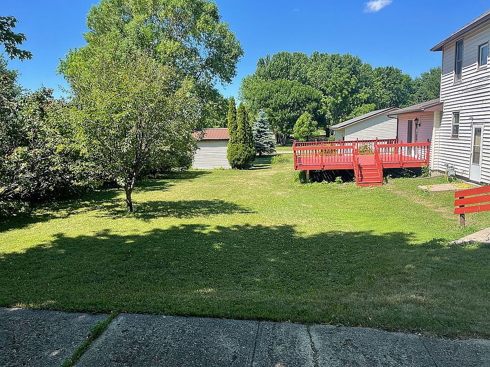 2nd image of 107 1st St SW