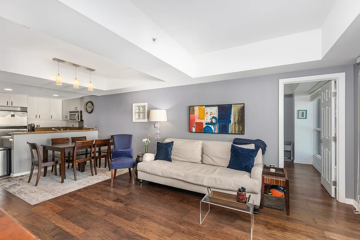 2 bed, 1090 sqft, $3,100 — Photo 1