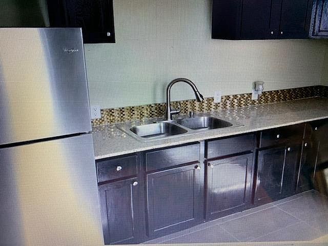 2nd image of 1706 Main St