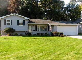 23887 Beaumont Dr, North Olmsted, OH 44070
