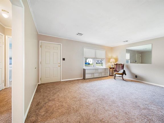 5th image of 1517 E 45th Pl