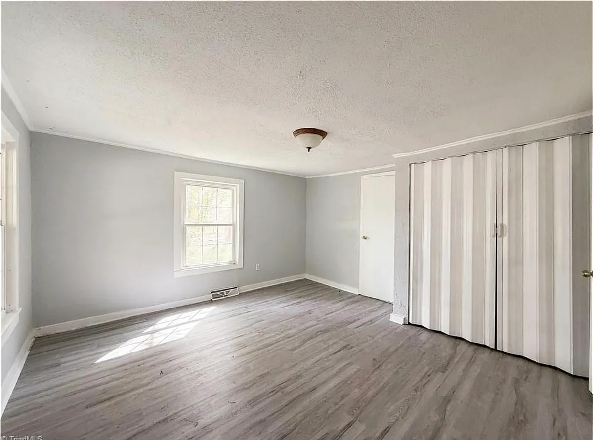 Building Photo - 1535 E Fairfield Rd