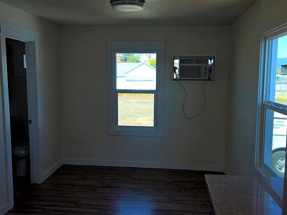 4th image of 4550 Lakeshore Blvd APT 4
