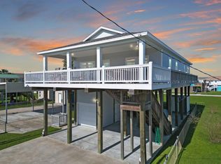 942 Meynig Dr, Crystal Beach, TX 77650