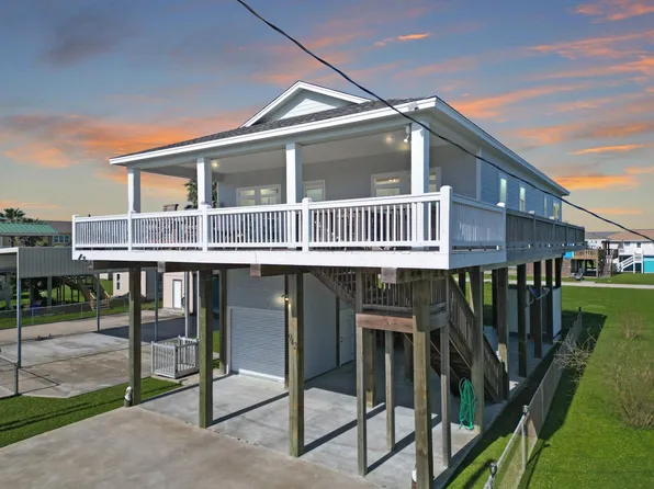 942 Meynig Dr, Crystal Beach, TX 77650