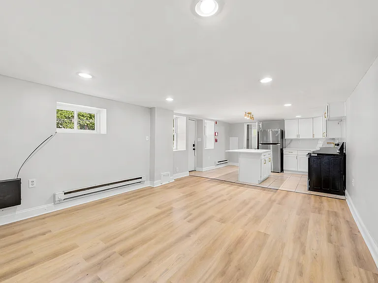 1873 E Tulpehocken St #L — Photo 6