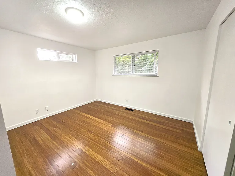 1316 Bellevue Way SE — Photo 24