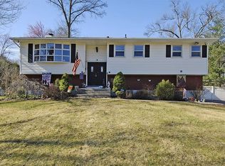 4 Bell Air Ln, Wappingers Falls, NY 12590