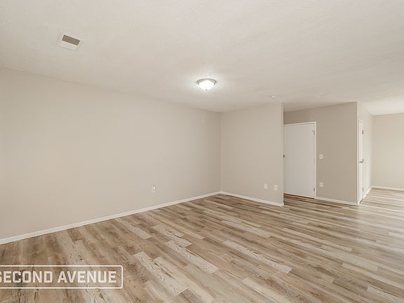5th image of 2039 Poplar Ave