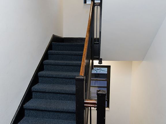 5th image of 218 E 81st St APT 3A