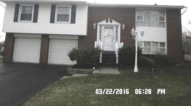 1st image of 208 Woodbury Dr