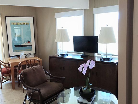 Sitting & dining area.