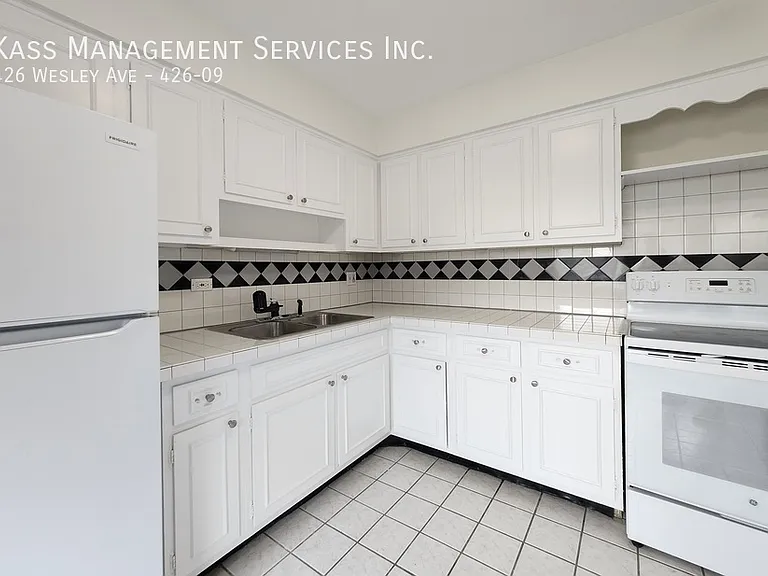 426 Wesley Ave #9 — Photo 1