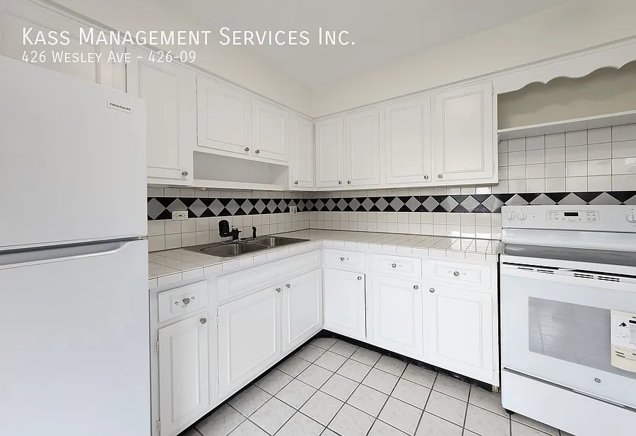 426 Wesley Ave #9