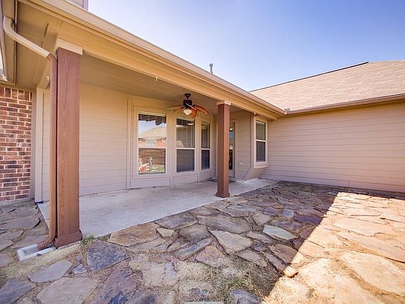 5th image of 208 Regal Ct