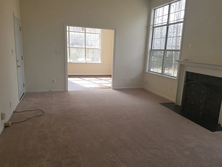 807 Lantern Pl — Photo 3