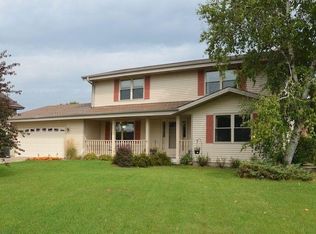 16220 W Marietta Dr, New Berlin, WI 53151