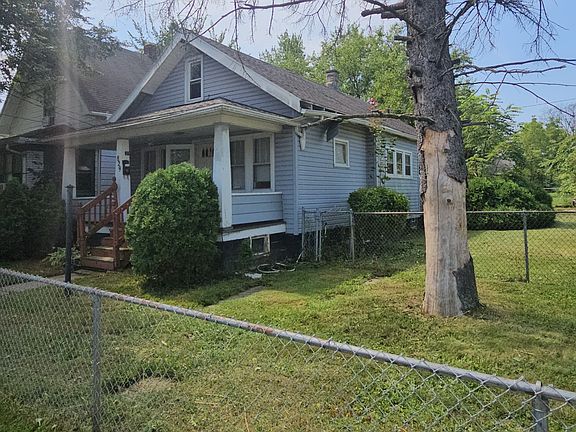 2nd image of 829 Marmion Ave