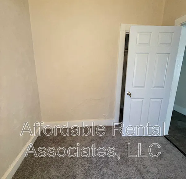 1306 W Scott St — Photo 2