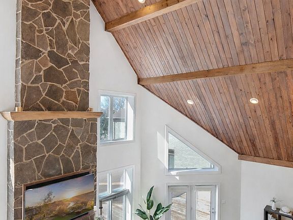 5th image of 1659 Hamilton Rd