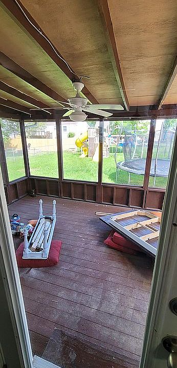 Screened in back porch1
