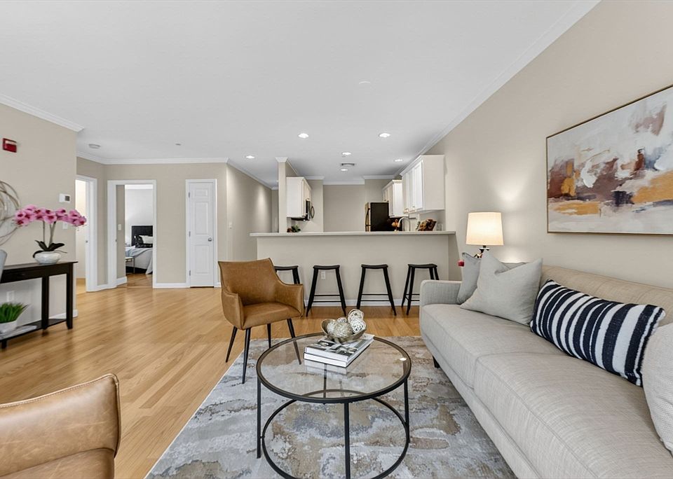 1st image of 974 Main St APT 23