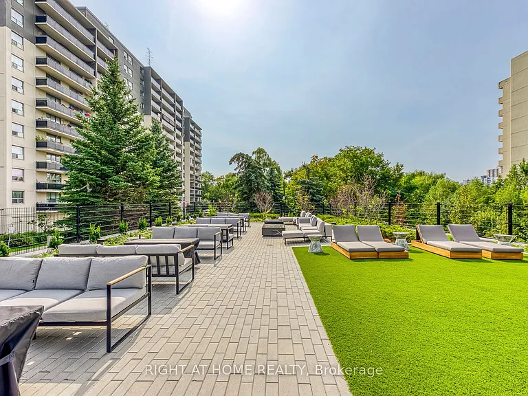 86 Dundas St E #606 — Photo 34
