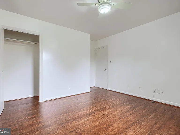 112 Springside Dr — Photo 14