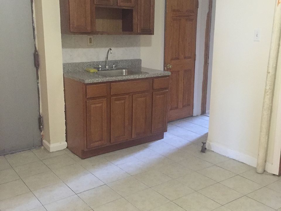 2nd image of 540 Chester St #1