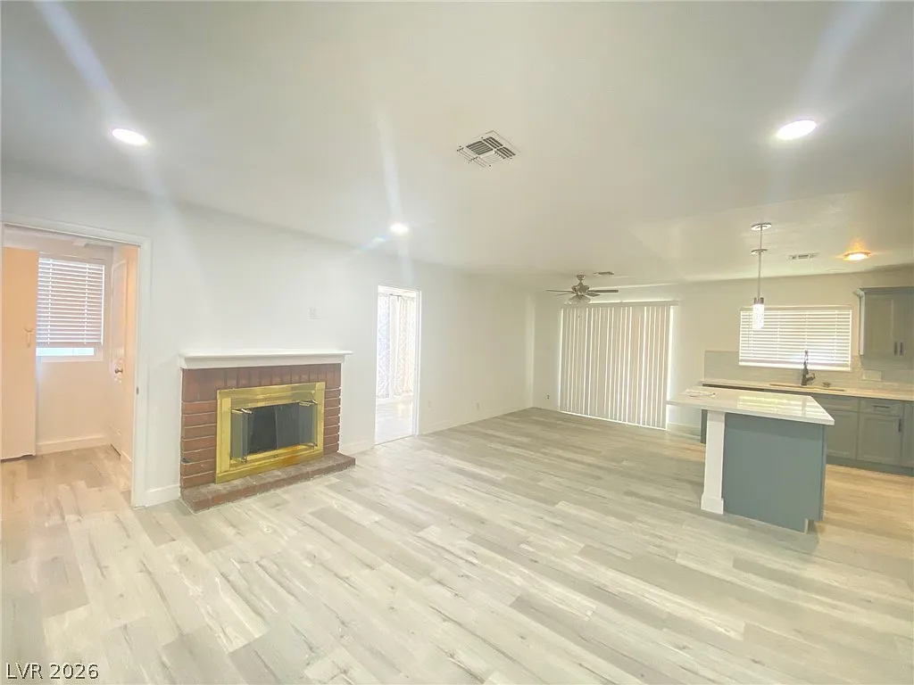 3 bed, 1763 sqft, $2,235 — Photo 4