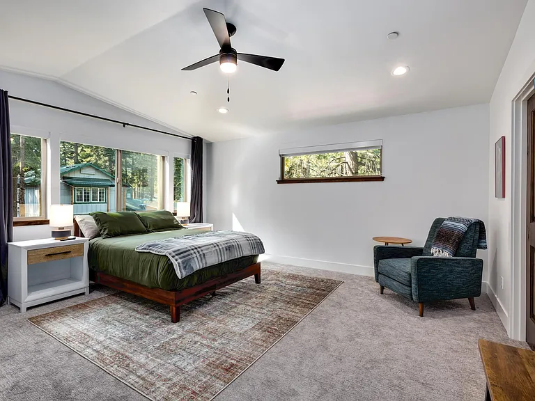 1243 Margaret Ave — Photo 12