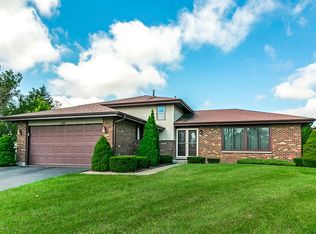 1718 Valley Forge Pl, Downers Grove, IL 60516