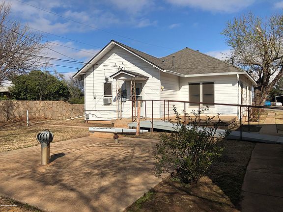 3rd image of 1815 East Ave