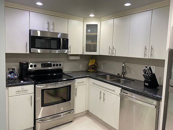 4th image of 100 Bayview Dr APT 207