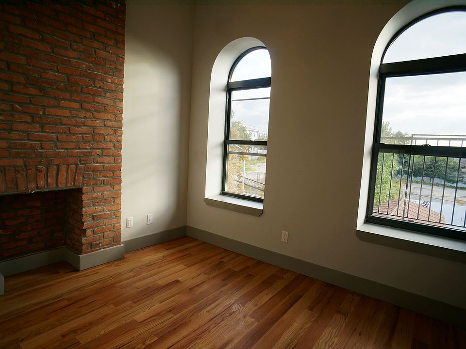 2nd image of 179 Woodward Ave #3LAHR