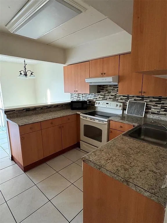 3 bed, 2.5 bath, 1630 sqft, $2,450 — Photo 4