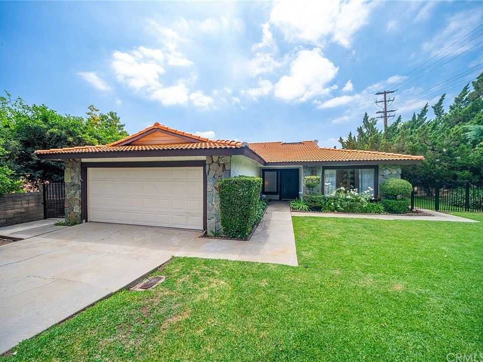 1st image of 1049 Whispering Oaks Dr