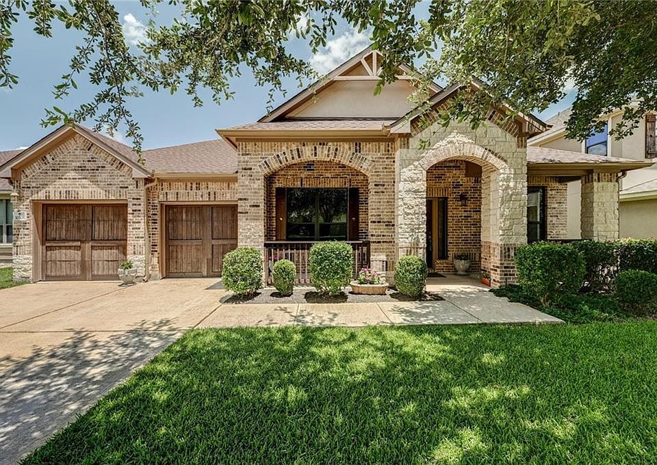 1st image of 10305 English Oak Dr