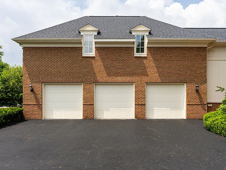 7200 Ashcombe — Photo 3
