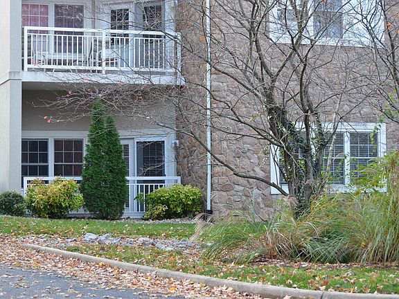 3rd image of 1410 N Coalter St APT 101