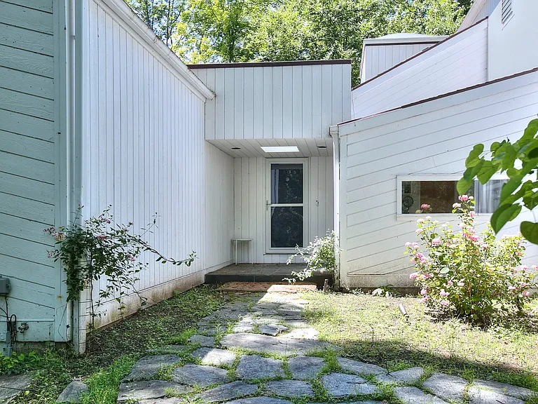112 Birch Hill Rd — Photo 2
