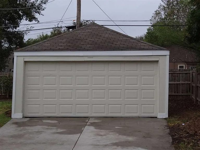 225 S Bleckley Dr — Photo 14