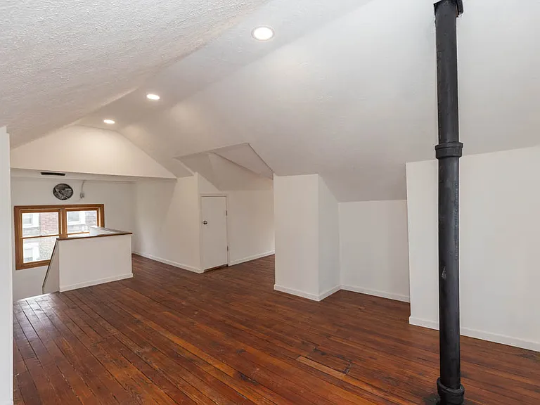 3115 Essex Rd — Photo 33