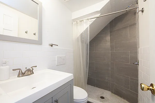 Rented by R New York | media 23