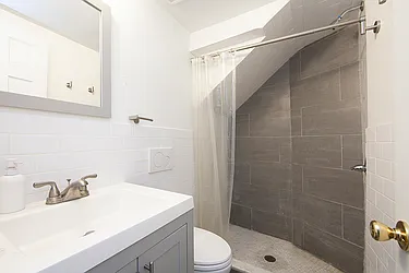 Rented by R New York