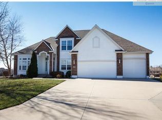 817 SW Lake Pines Dr, Lees Summit, MO 64082
