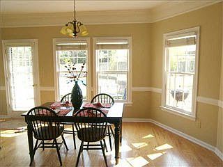 4th image of 907 Greenway Dr